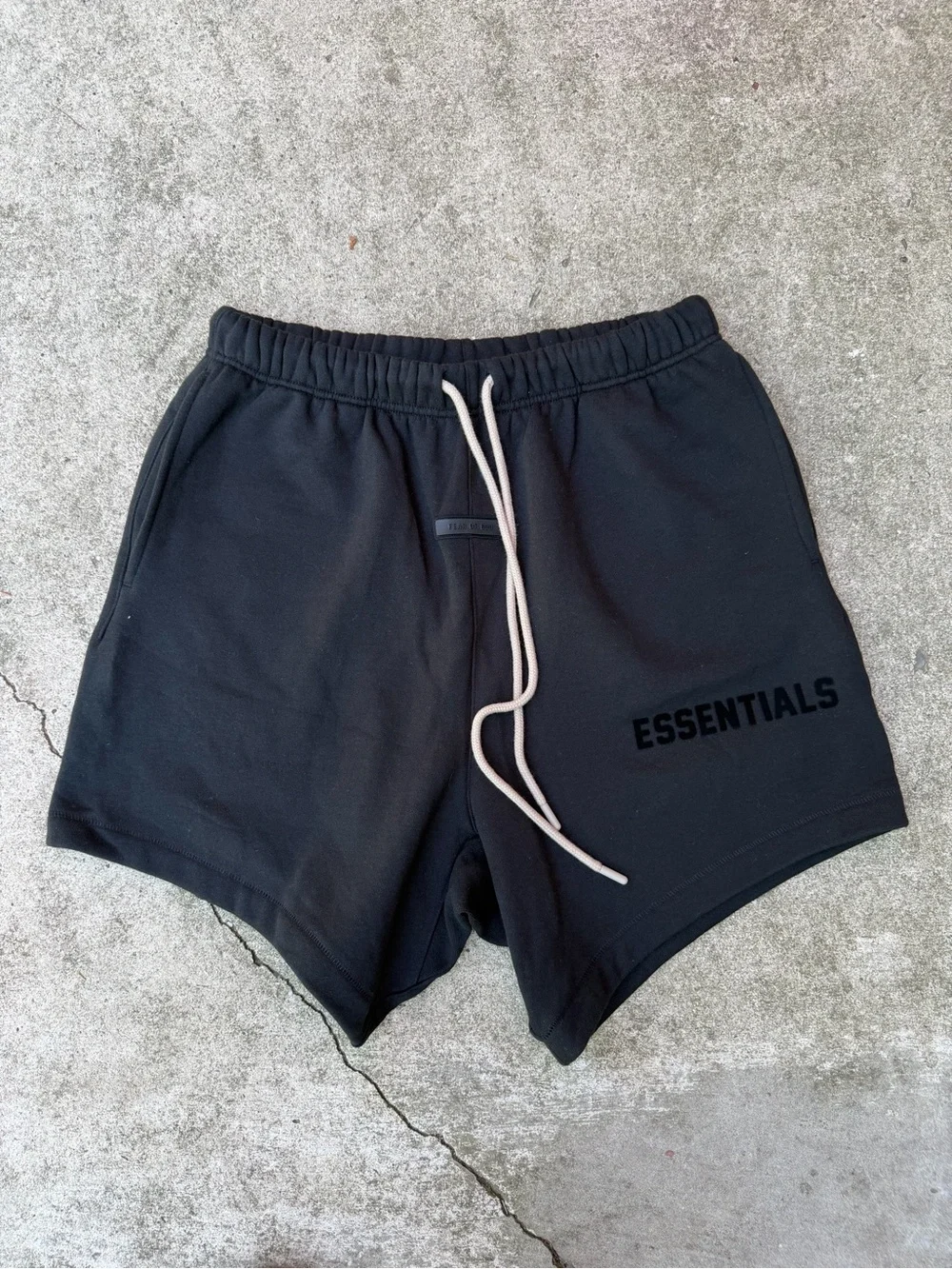 Essentials Men’s Black Sweat Shorts Size Large Logo Drawstring Elastic Waist FOG